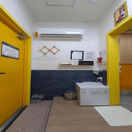 24 Guesthouse Nampo Station